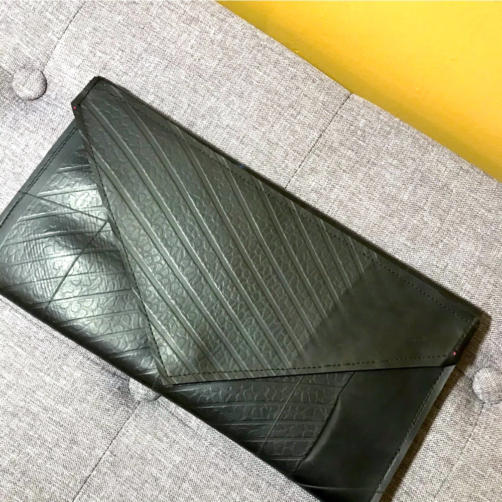 Lifetotes recycled black tire clutch